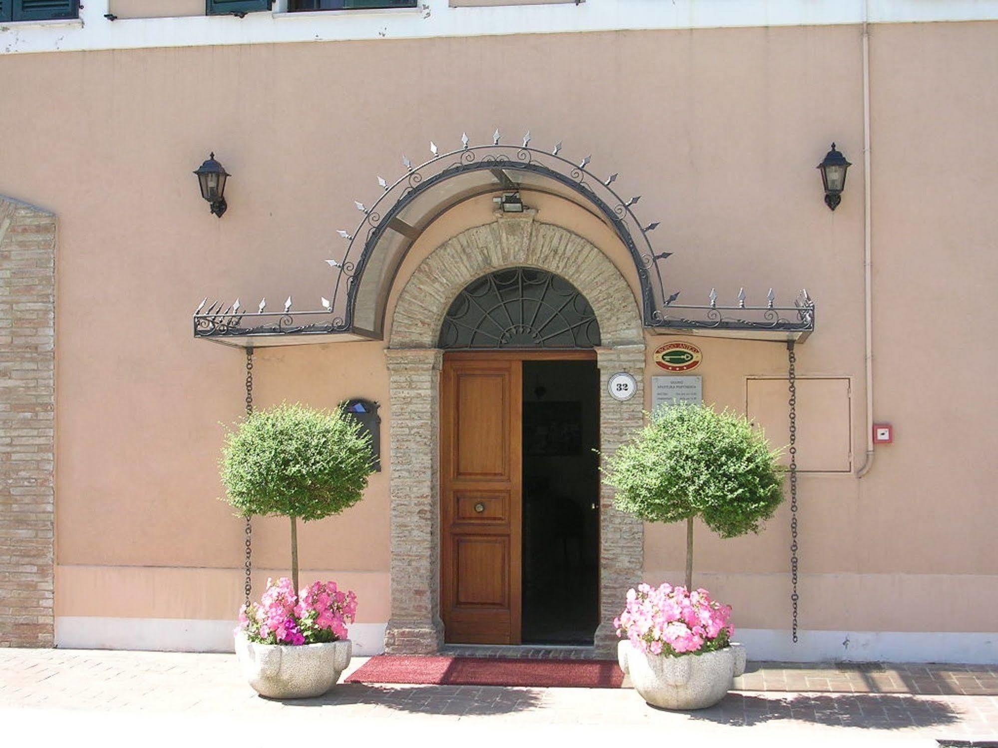 Hotel Borgo Antico Fabriano Exterior photo